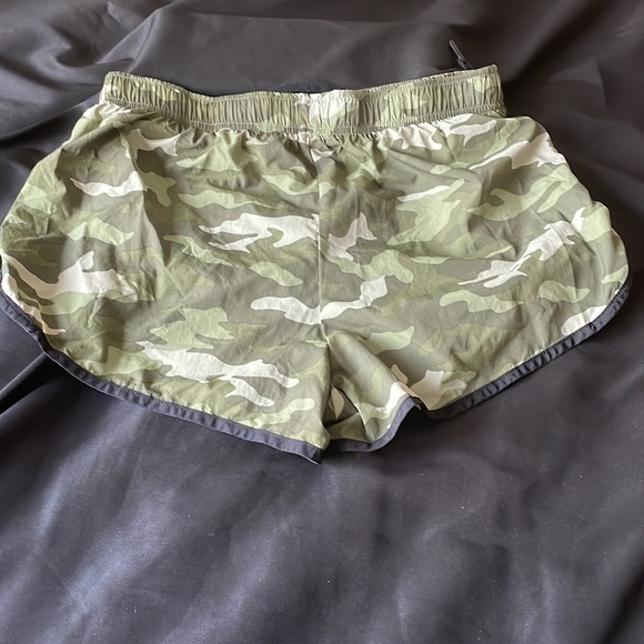 PINK by Victoria’s Secret camo work out short shorts Sz M - Picture 2 of 8